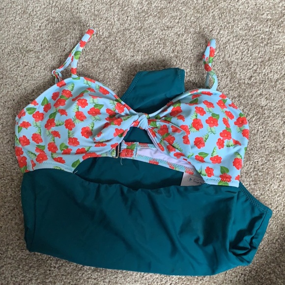 Cupshe one piece bathing suit - Picture 8 of 8